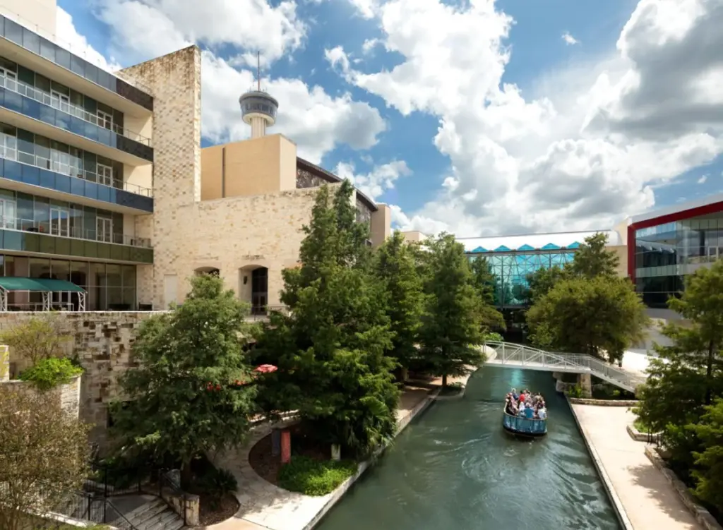 Best San Antonio Hotels with Balcony